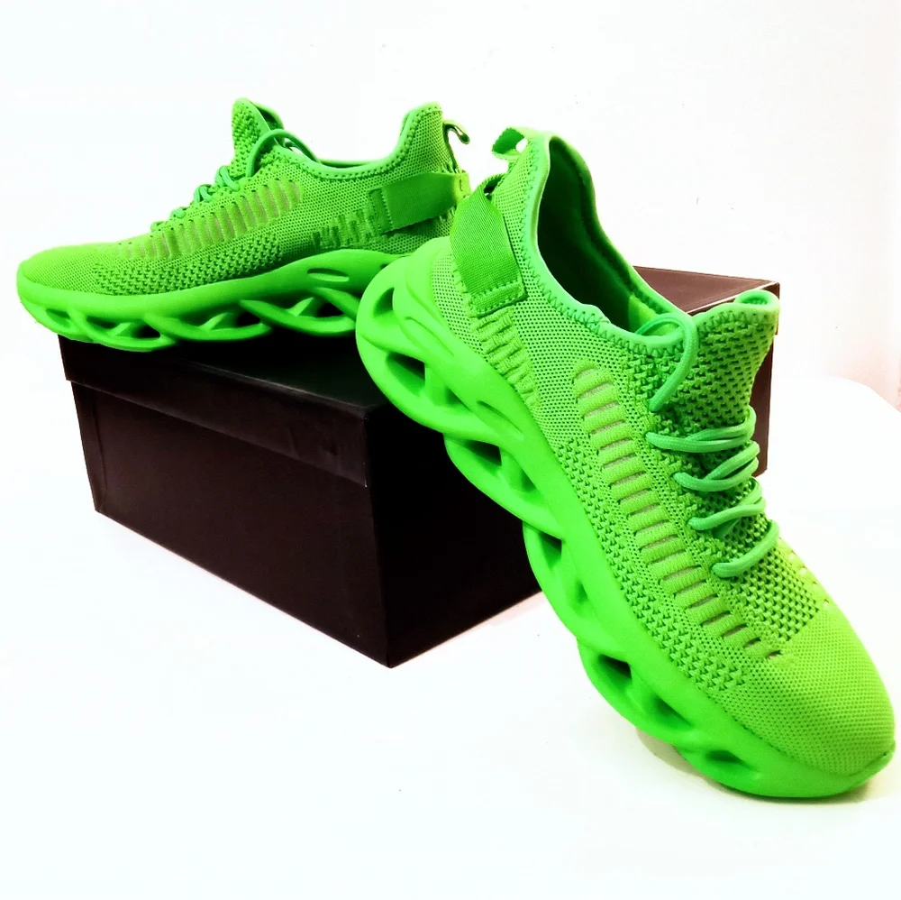 NWT NIB🎁FREE GIFT INCLUDED Sneakers Stretch Knit Upper Texture Rubber Outsole - Picture 3 of 10